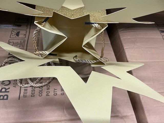 Partij bag single star cardboard 12x15xh15cm gold (1900x) - afbeelding 1 van  3
