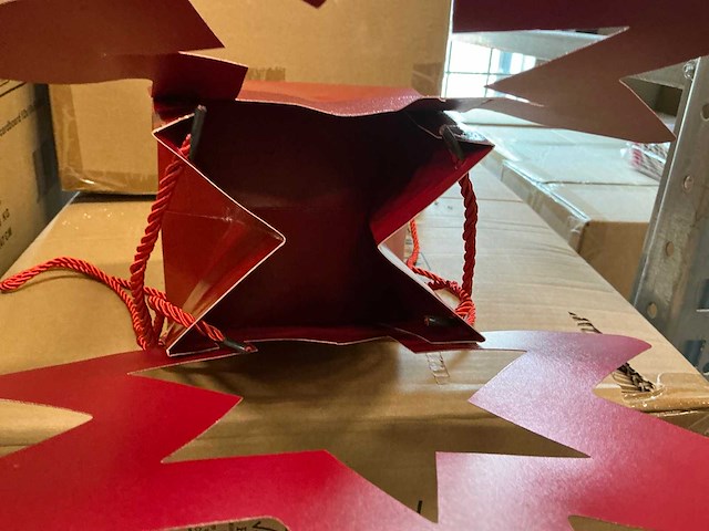 Partij bag single star cardboard 12x15xh15cm red (2500x) - afbeelding 1 van  4
