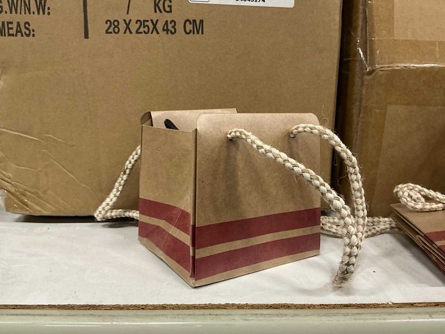 Partij bag sporty carton 9,5x8,5xh9,5cm (4800x) - afbeelding 1 van  6