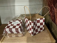 Partij bags checks red 13x13x13cm brown craft paper (1440x) - afbeelding 4 van  5