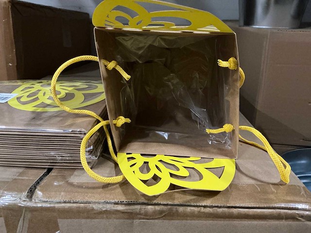 Partij bags easter surprise 13x13x13/23.2cm yellow (1830x) - afbeelding 4 van  7