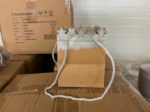 Partij bags festive stars cardboard 13x13xh15cm silvers (5000x) - afbeelding 1 van  5