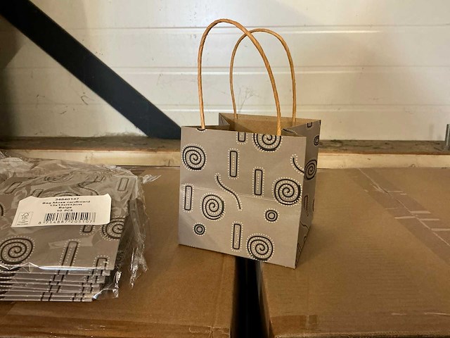 Partij bags mosa cardboard 13x13xh13cm beige (2650x) - afbeelding 1 van  6