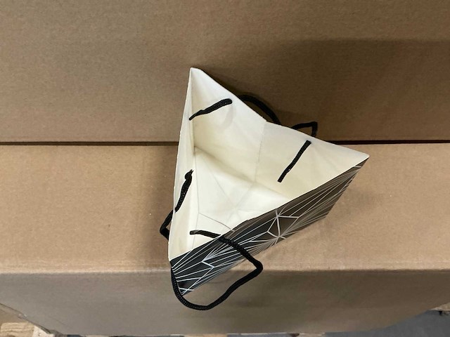 Partij bags prism 17x13cm black/white (4400x) - afbeelding 2 van  5