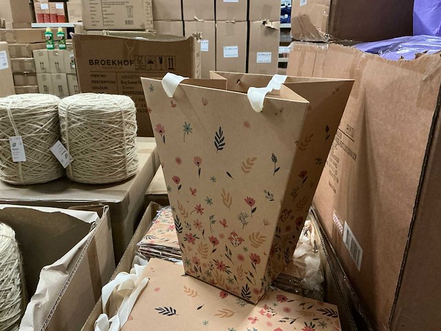 Partij bags spring carton 24/24x13/13xh30cm (600x) - afbeelding 1 van  5