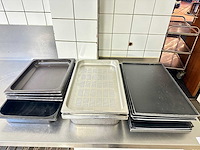 Partij bakblikken en inzetbakken - afbeelding 1 van  1