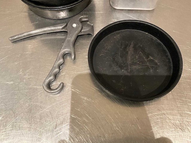 Partij bakblikken en pannengrijpers - afbeelding 2 van  3