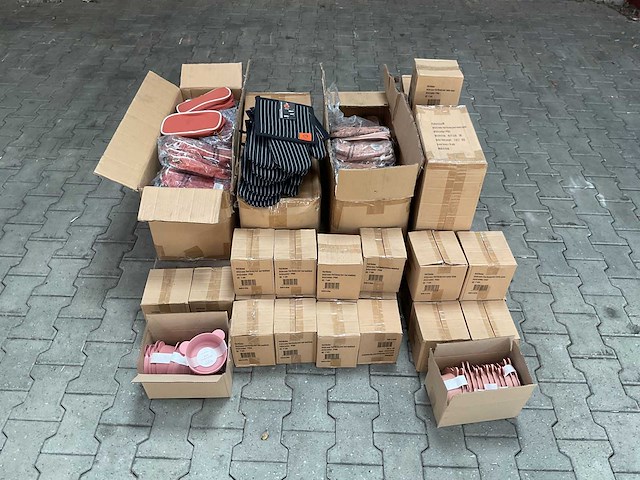 Partij bakjes en etui’s (470x) - afbeelding 1 van  8