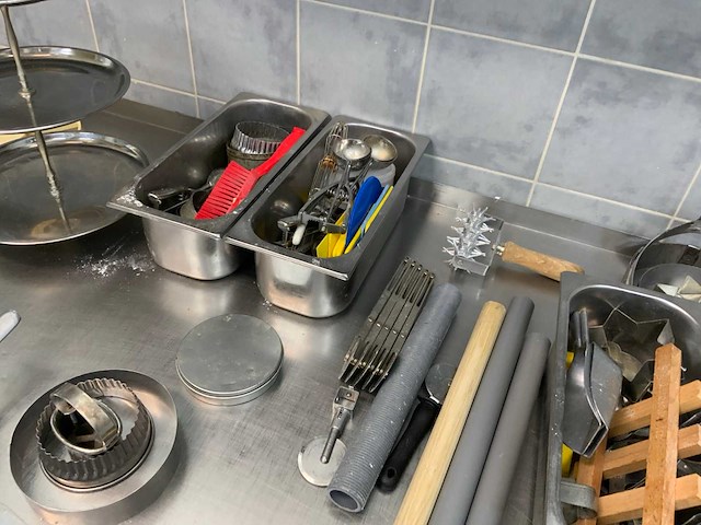 Partij bakker en keuken garnituren en gereedschappen - afbeelding 2 van  12