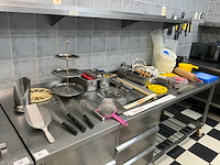 Partij bakker en keuken garnituren en gereedschappen - afbeelding 1 van  12