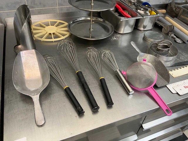 Partij bakker en keuken garnituren en gereedschappen - afbeelding 5 van  12