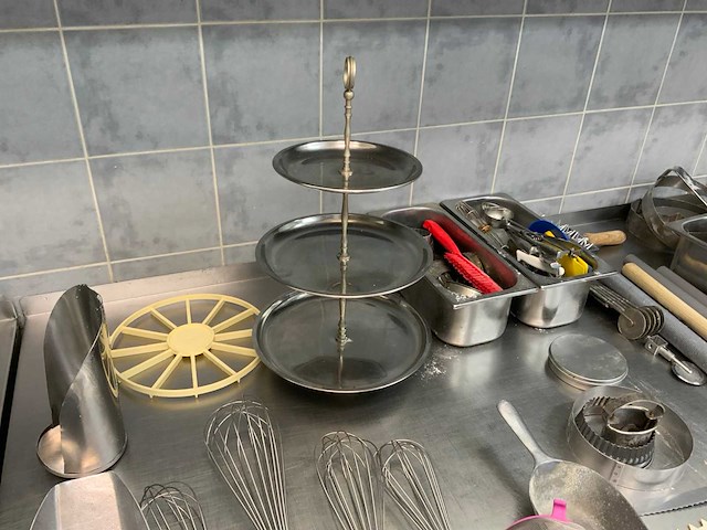 Partij bakker en keuken garnituren en gereedschappen - afbeelding 6 van  12