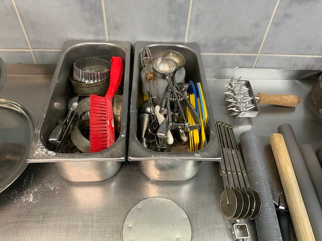 Partij bakker en keuken garnituren en gereedschappen - afbeelding 7 van  12