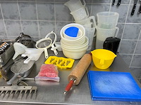 Partij bakker en keuken garnituren en gereedschappen - afbeelding 10 van  12