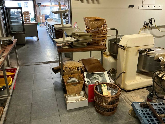 Partij bakkerij inventaris - afbeelding 10 van  17