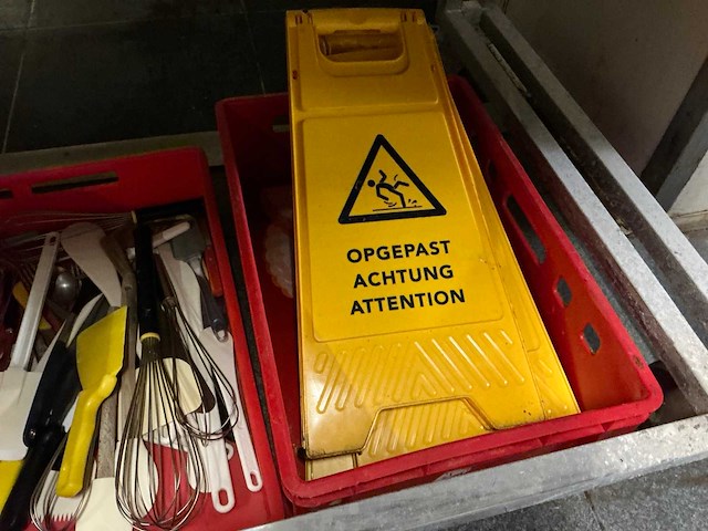 Partij bakkerij inventaris - afbeelding 16 van  17