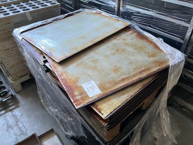 Partij bakplaten (ca. 100x) - afbeelding 1 van  3
