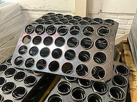 Partij bakplaten met vaste ringplaten (ca. 150x) - afbeelding 1 van  4