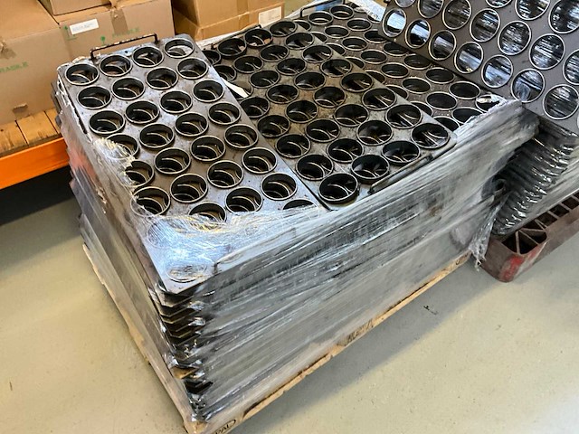 Partij bakplaten met vaste ringplaten (ca. 180x) - afbeelding 2 van  3
