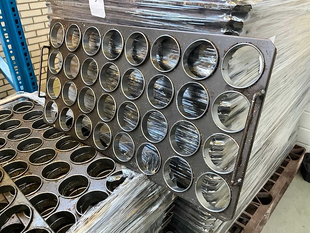 Partij bakplaten met vaste ringplaten (ca. 200x) - afbeelding 1 van  4