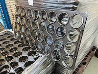 Partij bakplaten met vaste ringplaten (ca. 200x) - afbeelding 1 van  4