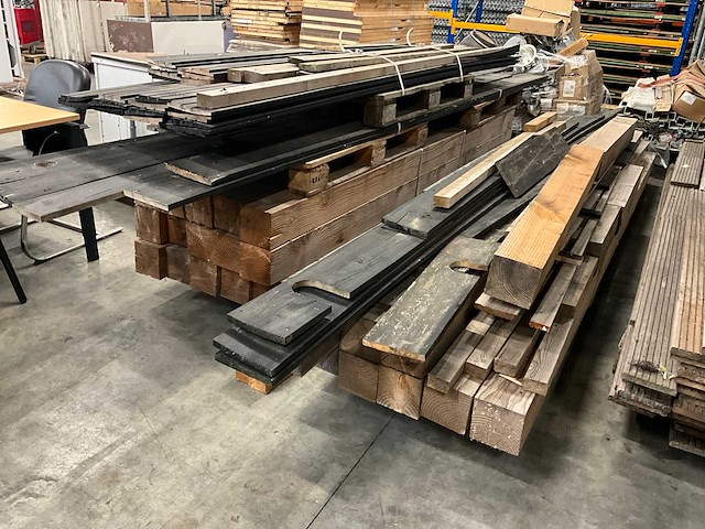 Partij balk en schuttingdelen - afbeelding 1 van  8