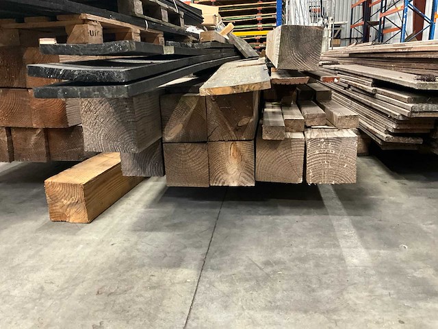 Partij balk en schuttingdelen - afbeelding 2 van  8