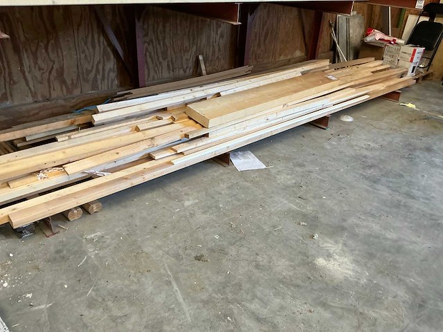 Partij balken en latten - afbeelding 1 van  4