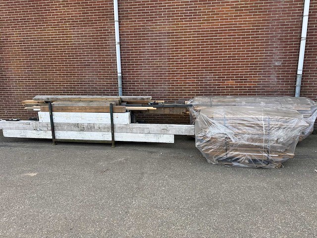 Partij balken en underlayment stroken circa 4m3 - afbeelding 1 van  6