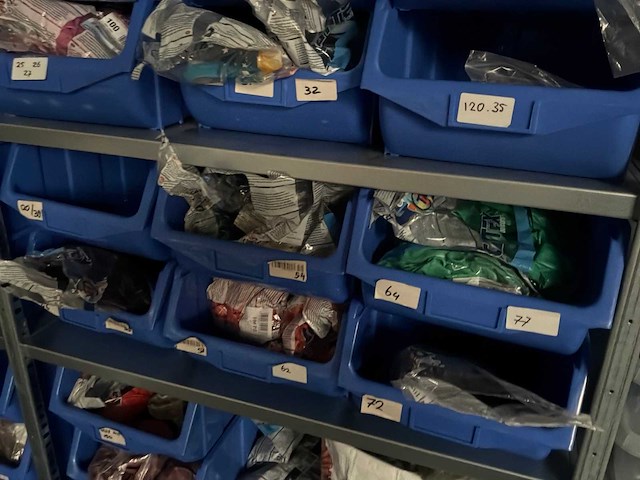 Partij ballonnen en divers - afbeelding 10 van  25