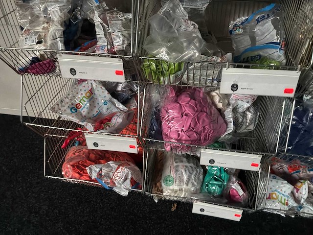 Partij ballonnen en divers - afbeelding 25 van  25