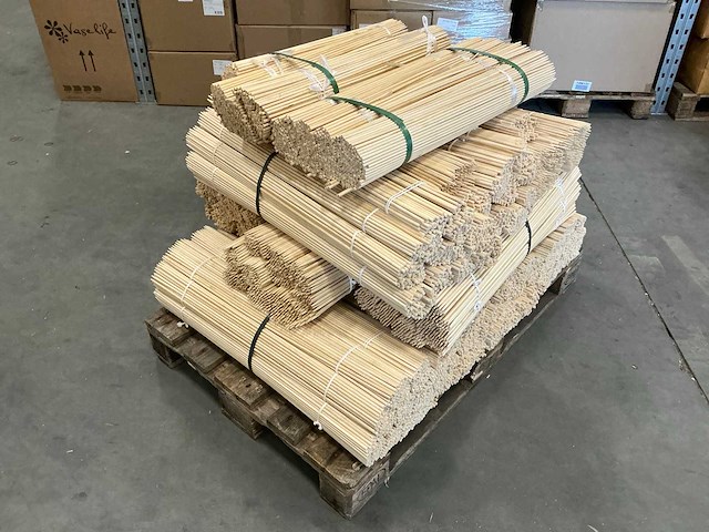 Partij bamboestokken 80&70cm (9000x) - afbeelding 1 van  3