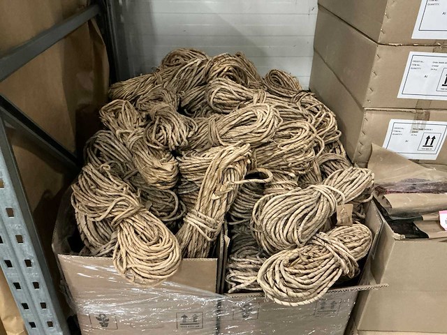 Partij banana natural touw 3-4mm 30mtr (160x) - afbeelding 1 van  4