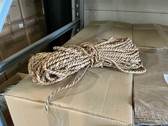 Partij banana twisted thickness 3-4mm length 40m (90x) - afbeelding 1 van  4