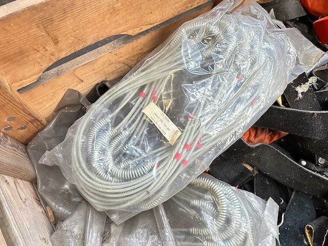 Partij banden en kabels - afbeelding 6 van  6