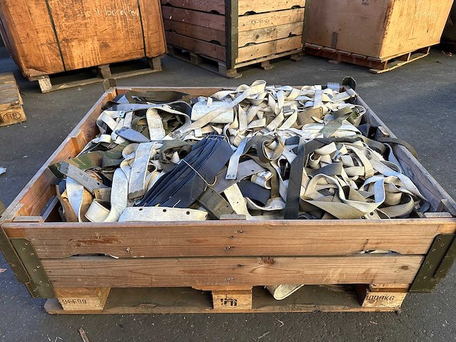 Partij banden en riemen - afbeelding 1 van  5