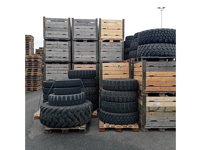 Partij banden, o.a. continental, michelin - afbeelding 1 van  13