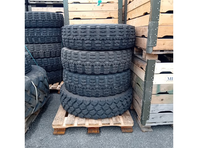 Partij banden, o.a. continental, michelin - afbeelding 13 van  13