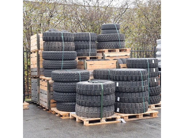 Partij banden, o.a. michelin, goodyear, continental - afbeelding 6 van  13