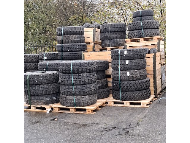 Partij banden, o.a. michelin, goodyear, continental - afbeelding 7 van  13