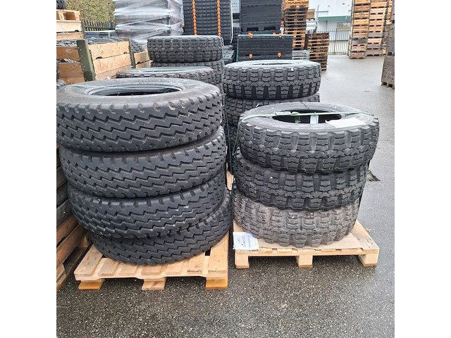 Partij banden, o.a. michelin, goodyear, continental - afbeelding 8 van  13