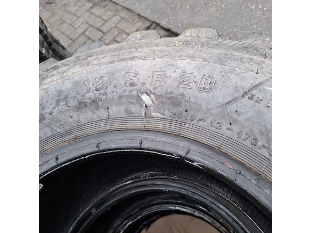 Partij banden, o.a. michelin, goodyear, continental - afbeelding 10 van  13