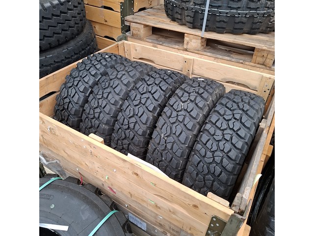 Partij banden, o.a. michelin, goodyear, continental - afbeelding 13 van  13