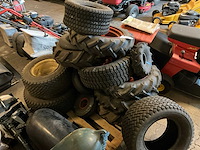 Partij banden & wielen - afbeelding 2 van  4