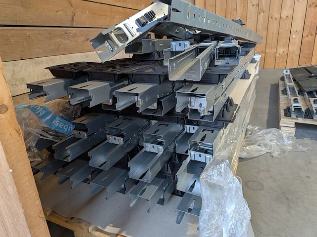 Partij basisprofielen t.b.v. montage zonnepanelen - afbeelding 13 van  13