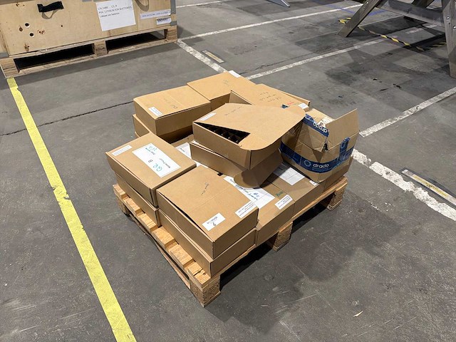 Partij batterijcellen - afbeelding 1 van  6