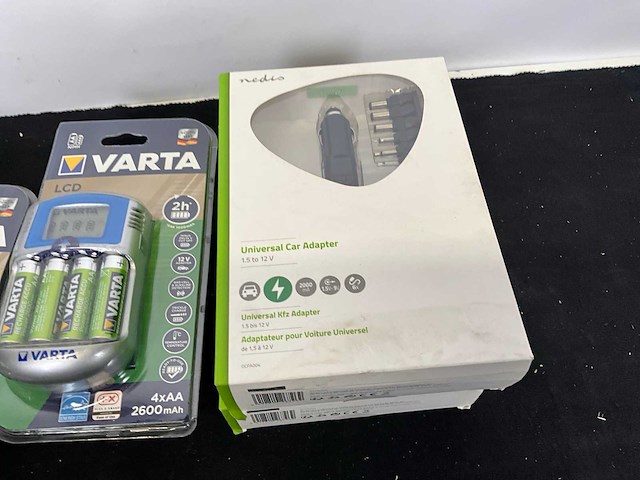 Partij batterijen en laders - afbeelding 2 van  11