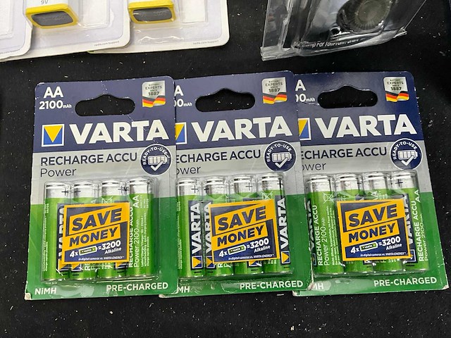 Partij batterijen en laders - afbeelding 7 van  11
