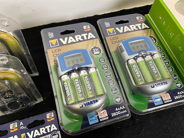 Partij batterijen en laders - afbeelding 10 van  11