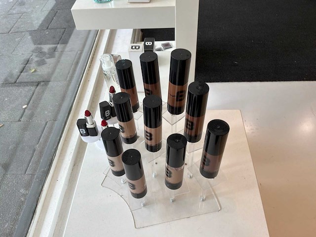 Partij beauty-, make-up- en nagelproducten - afbeelding 8 van  47
